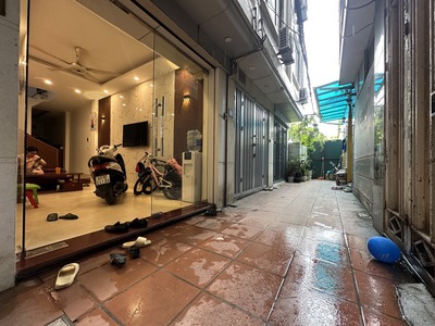 Định công 36m 6 ngủ, sổ vuông, đủ nội thất chỉ 7,65 tỷ 0