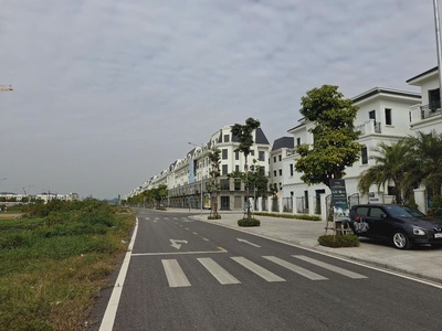 Bán nhà phố  5 tầng Central Riverside sổ sẵn chỉ 5,x tỷ 1
