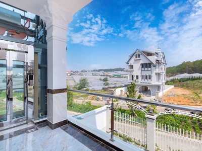 Cho thuê villa cao cấp đà lạt, lâm viên - view thông, nhà lồng, thang máy, xe 45 chỗ - 30 4