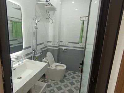 Ô tô đỗ cửa hồ tùng mậu cầu giấy s64m giá10 tỷ 4