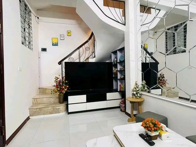 Cơ hội hiếm sở hữu căn nhà trung tâm quận hoàn kiếm, vị cực hiếm, 5 tầng. phù hợp hộ gia đình trẻ. 0
