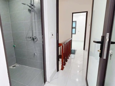 Cần bán gấp   nhà 3 tầng mới xây   ngõ đường hùng vương   chỉ việc xách vali về ở.giá chỉ nhỉnh 1 tỷ 2