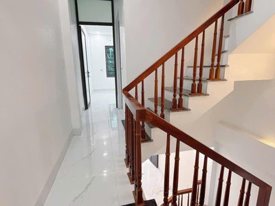 Cần bán gấp   nhà 3 tầng mới xây   ngõ đường hùng vương   chỉ việc xách vali về ở.giá chỉ nhỉnh 1 tỷ 3