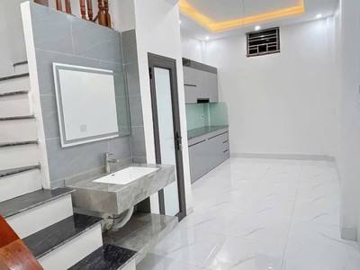 Cần bán gấp   nhà 3 tầng mới xây   ngõ đường hùng vương   chỉ việc xách vali về ở.giá chỉ nhỉnh 1 tỷ 4