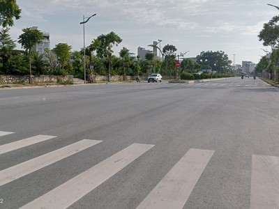 Bán nhà mặt phố ngọc lâm   trung tâm long biên   duy nhất một căn  diện tích: 57m  giá bán: 20 1