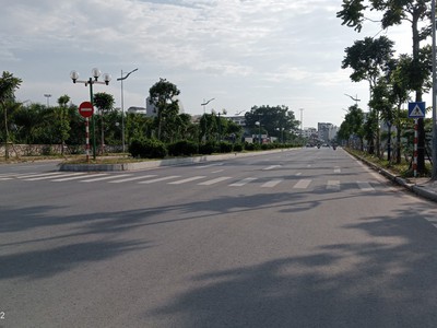 Bán nhà mặt phố ngọc lâm   trung tâm long biên   duy nhất một căn  diện tích: 57m  giá bán: 20 2
