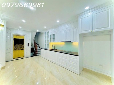 Dương văn bé cực hiếm - gần phố - 6 tầng - thang máy - oto đỗ cửa   - cách oto tránh 5m - 0