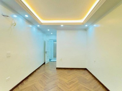 Dương văn bé cực hiếm - gần phố - 6 tầng - thang máy - oto đỗ cửa   - cách oto tránh 5m - 4