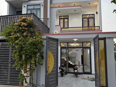 Bán nhà đẹp gần sát quốc lộ 1A - SHR - 75M2 - 2TY2 2