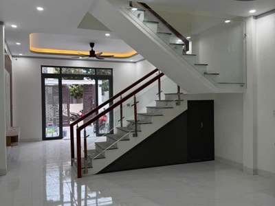 Bán nhà đẹp gần sát quốc lộ 1A - SHR - 75M2 - 2TY2 3