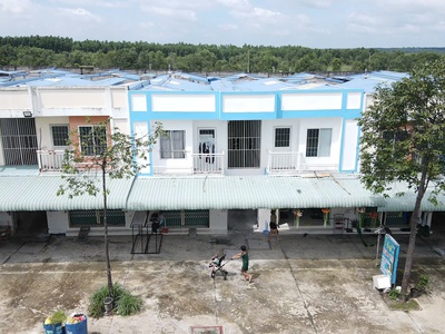 Bán nhà 5x30 xây 2 tầng 3 phòng trọ mặt tiền nôi bộ chợ kcn bàu bàng chỉ 300tr nhận nhà 1
