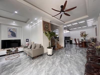 Phố hoa lâm,long biên 18tỷ 130m,nhà đẹp xây ở kiên cố,gần phố 2