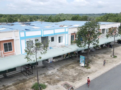 Bán nhà 5x30 xây 2 tầng 3 phòng trọ mặt tiền nôi bộ chợ kcn bàu bàng chỉ 300tr nhận nhà 0