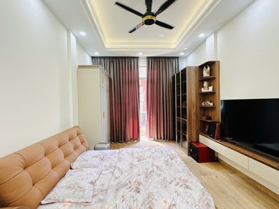 Mặt tiền kinh doanh quận 1 - 63m2  4x15  3 tầng   nhà mới, nội thất cao cấp   18.5 tỷ 2