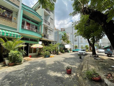 Bán nhà 85m2 ngang 4.2m - đường 20m đỗ nhuận - tân phú 0