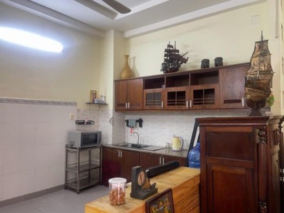 Bán nhà trong ngõ 3 tầng, 10pn đường hữu nghị, bình thọ, thủ đức. dt 168m2, sổ đỏ, giá 7.95  tỷ. 1