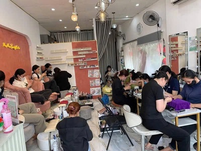 Sang tiệm nail ở hóc môn đang hoạt động tốt , mở dc 3 năm 3