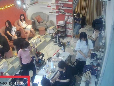 Sang tiệm nail ở hóc môn đang hoạt động tốt , mở dc 3 năm 1