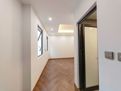 Cần bán căn góc 62,3m2 nhà 5 tầng Phúc Đồng. Đường thông ô tô, phù hợp ở kết hợp kinh doanh. 0
