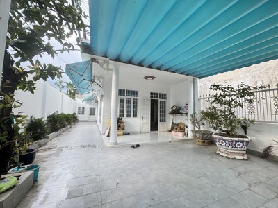 Bán nhà biệt thự sân vườn 2 tầng linh đông - hẻm xe tải - dt 8x25 200m2 - giá chỉ 12.2 tỷ. 4