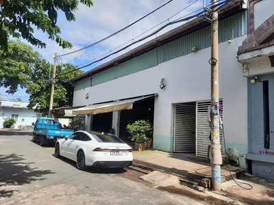 Rẻ  nhà xưởng 2 tầng hxt 372m2, lô góc   hà huy giáp q12 0