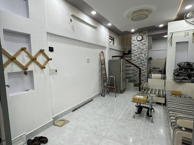Nhà nguyên căn full nội thất đoàn văn bơ sat quận 1 1