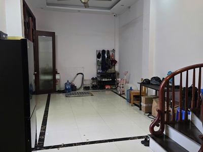 Cho thuê nhà nguyên tầng   khu giáp bát  ngõ 221 giáp bát 2