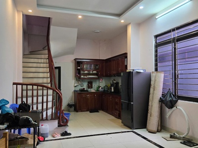 Cho thuê nhà nguyên tầng   khu giáp bát  ngõ 221 giáp bát 0