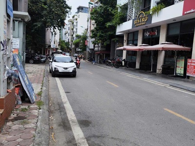 Phân lô - oto tránh - vỉa hè đá bóng- kinh doanh - hiếm nhà bán - giá rẻ nhất văn quán không có căn 0