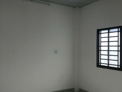 Bán gấp nhà bờ bao tân thắng đi bộ ra aeon tân phú 63m2 ,2 tầng 4 tỷ 990 2