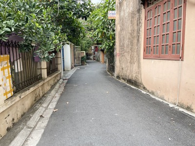 Chính chủ bán 30,1m2 nhà 3 tầng kiên cố, đầu Làng Cam. Cách đường Cổ Bi 70m, cách chợ 150m 1