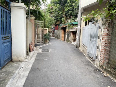 Chính chủ bán 30,1m2 nhà 3 tầng kiên cố, đầu Làng Cam. Cách đường Cổ Bi 70m, cách chợ 150m 2