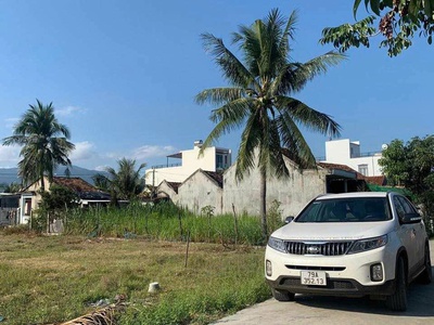 Cần bán lô đất vị trí đẹp, gần trung tâm hành chính Xã Vạn Ninh 4