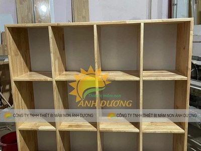 Tủ đựng cặp mầm non, kệ cặp mầm non 12 ô,kệ cặp dép mầm non 2