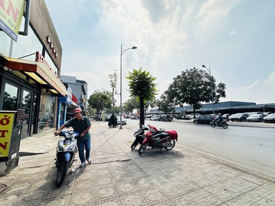 Việt hưng,long biên 15 tỷ 45m mặt phố vỉa hè ô tô kinh doanh cho thuê đỉnh 2