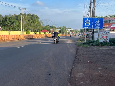 Bán gấp đất mặt tiền đường đt741  phú riềng đỏ    trung tâm thành phố đồng xoài 3