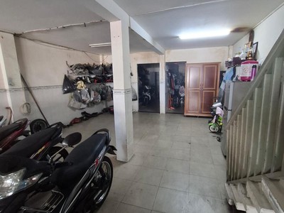 Mặt tiền phạm thế hiển 6x18 ngay cao lỗ chỉ 10 tỷ 9 4