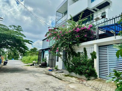 Bán đất 50m2 đường 23 nguyễn xiển, view sông, giá 2.x tỷ 2
