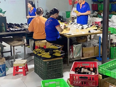 Giày Quốc Định   Đồng hành cùng sự phát triển bền vững của đối tác. 2