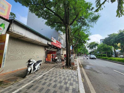 Bán đát vàng tại mặt phố hồ tây - lạc long quân  170 m .vỉa hè 6 m kinh doanh bất chấp.xây tòa 0