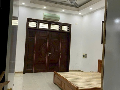 Cho thuê nhà Xa La - Cầu Bươu 100m2, 4 tầng 20tr xe công đỗ cửa 3