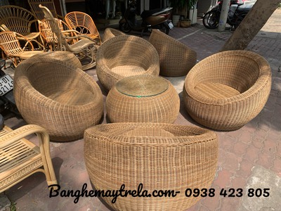 Bàn ghế để hồ bơi mây nhựa 3
