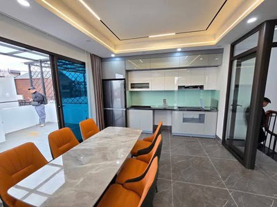 Gấp, Nhà Ngõ 67 Nguyễn Văn Cừ, Ngọc Lâm, Long Biên, 50m2, Gara Ô Tô, Thang Máy, Full đồ 3