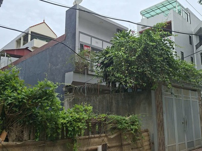 Cần tiền bán gấp - nhà 2 tầng 90m2 . ô tô đỗ trong nhà - kinh doanh 3