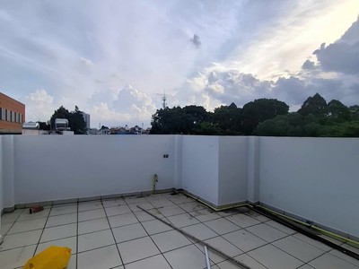 Nhà mt đường trường sơn phường 15 quận 10 cũ. 4