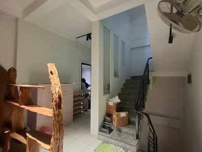 Nhà mt đường trường sơn phường 15 quận 10 cũ. 3