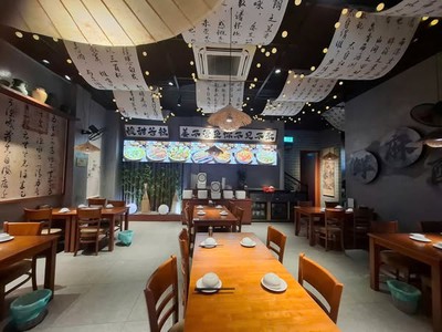 Nhà mt đường trường sơn phường 15 quận 10 cũ. 1