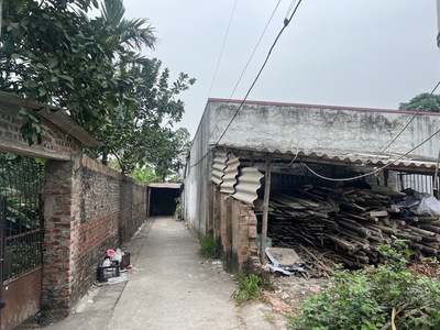  bán đất  nở hậu   ngõ nông   vài bước ra đường oto tránh. 0