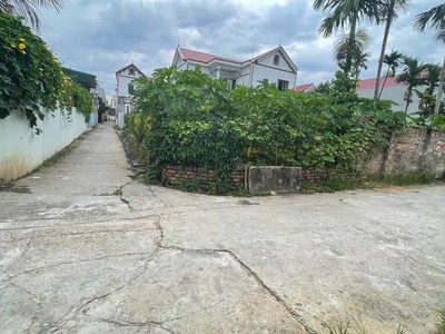 Bán gấp lô góc 90m  cực đẹp   vị trí vàng   giá chỉ hơn 3 tỷ. đường oto tránh, ngay ql 32 1