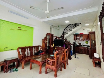 Hiếm, phố chùa láng, ô tô đỗ cửa, lô góc, dân xây 5t, 43m2, mt 4,3m 2
